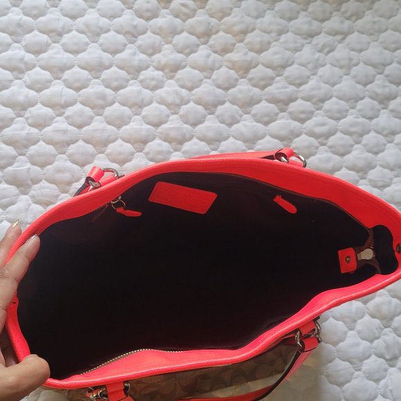 Coach Neon Shoulder tote bag - Picture 6 of 9